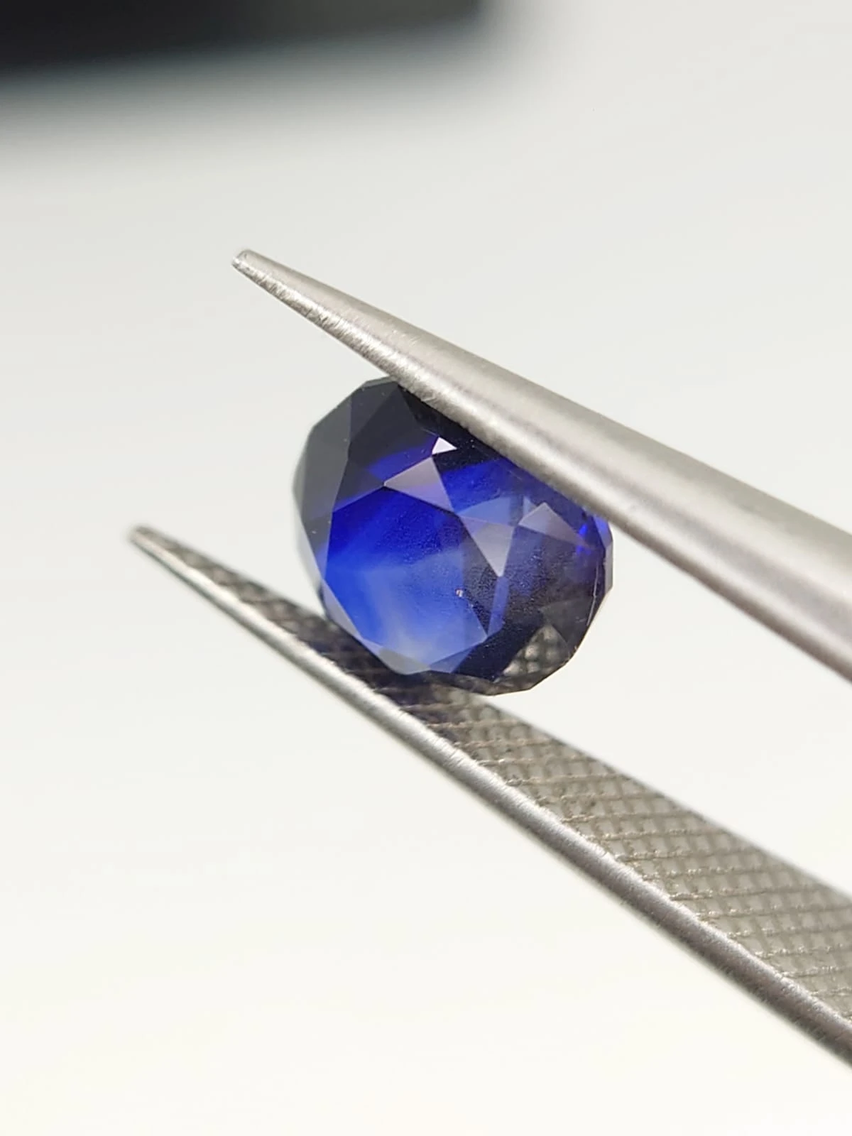 Royal Blue Sapphire 1.5ct Brilliant Cut from Afghanistan — view 3